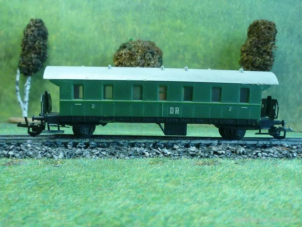 TT BTTB  Osobní vůz zelený s přípravou na osvětlení