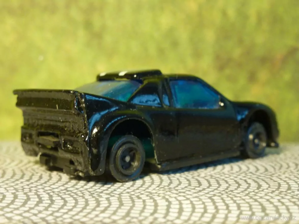 Osobní automobil 7x3,2 cm