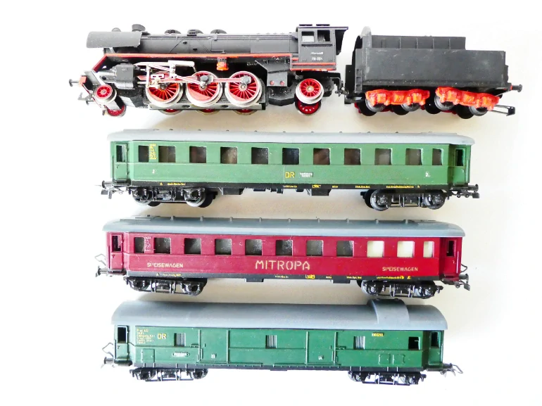 PIKO SET - Parní lokomotiva BR 23 001 DR OSVĚTLENÁ + 3x vůz + koleje PĚKNÝ STAV ANTIK