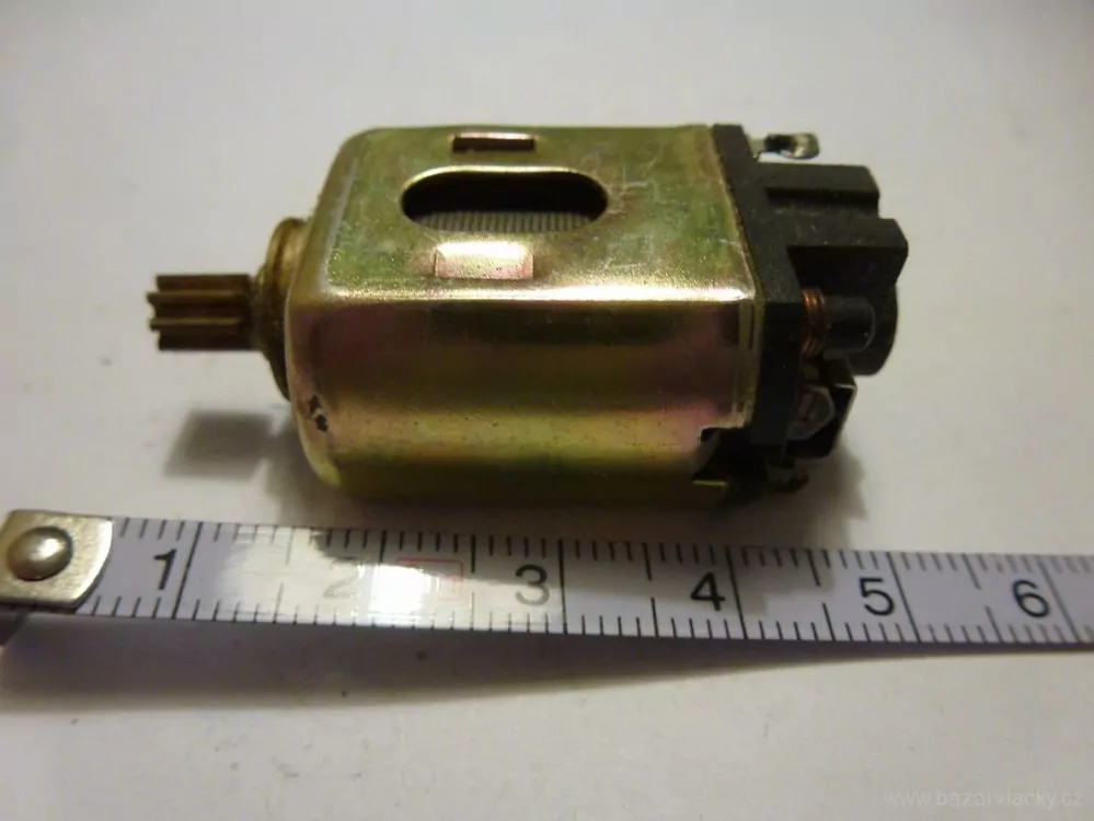 H0 - Motor do lokomotivy