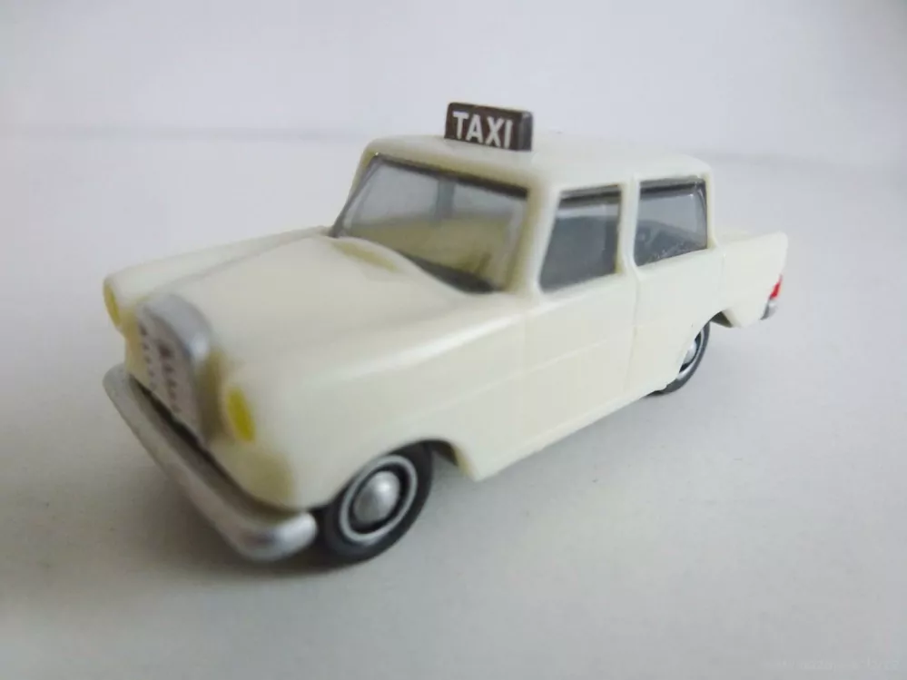 H0 FERERRO Osobní automobil TAXI