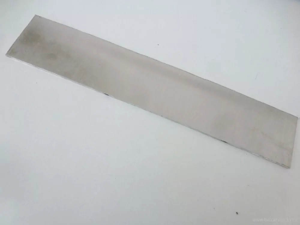 Kovový obdélník (200 x 40 x 2 mm)