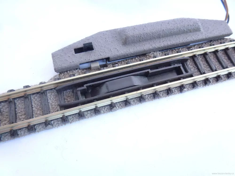 N Fleischmann Picollo 9114 Odpojovací kolej 111 mm s elektrickým přestavníkem Fleischmann 9414  