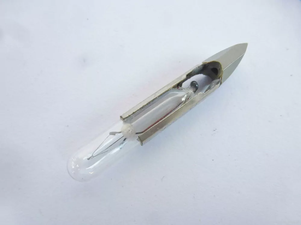 Signální žárovka 24V 0,05A (délka 4,5 cm) NOVÁ