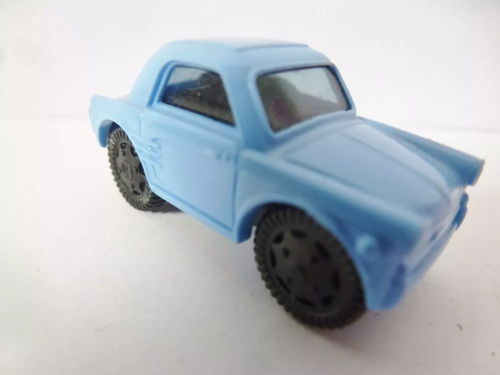 H0 Osobní automobil se setrvačníkem TOP STAV (4 x 1,8 x 1,5 cm)