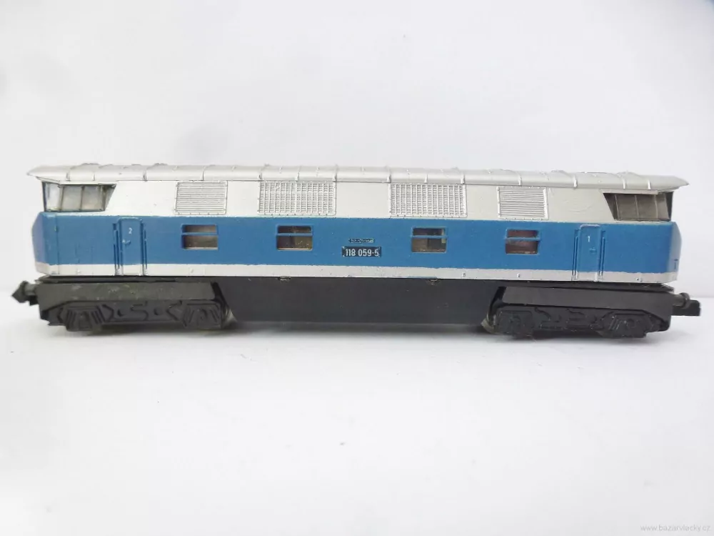 N PIKO Dieselová lokomotiva V 180 059 DR