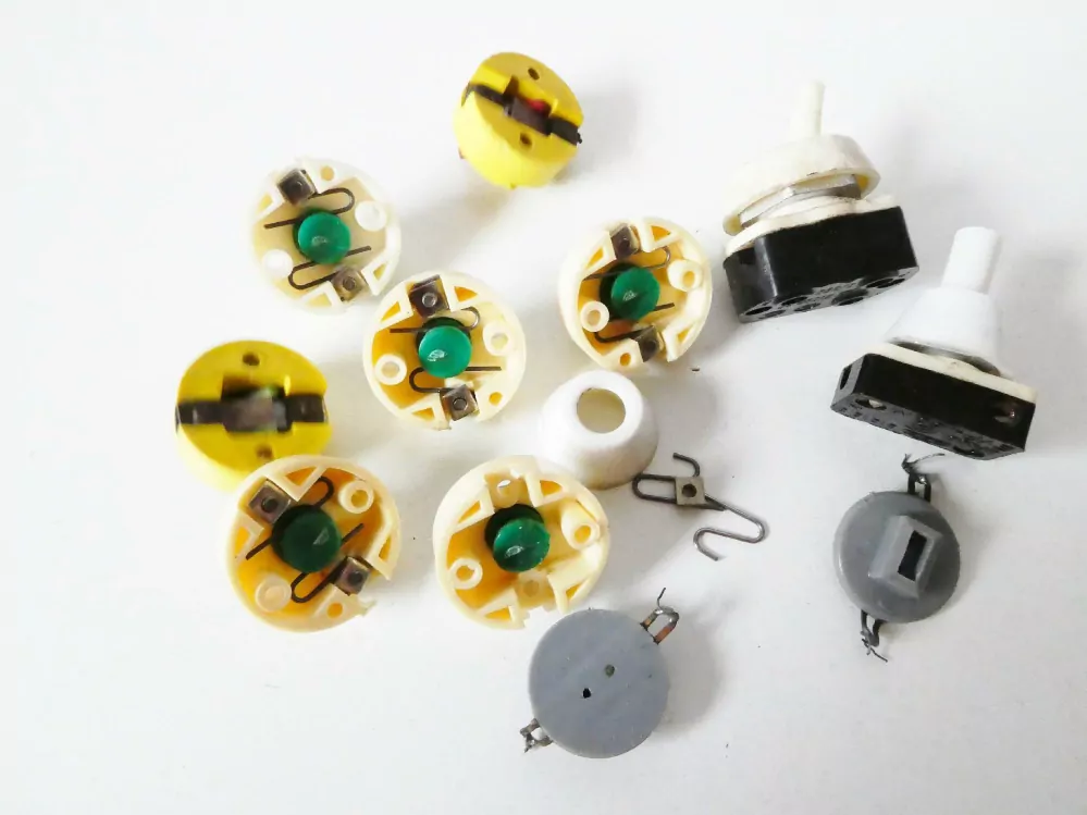 SET 11 ks Spínač - vypínač (vše, co je na foto)