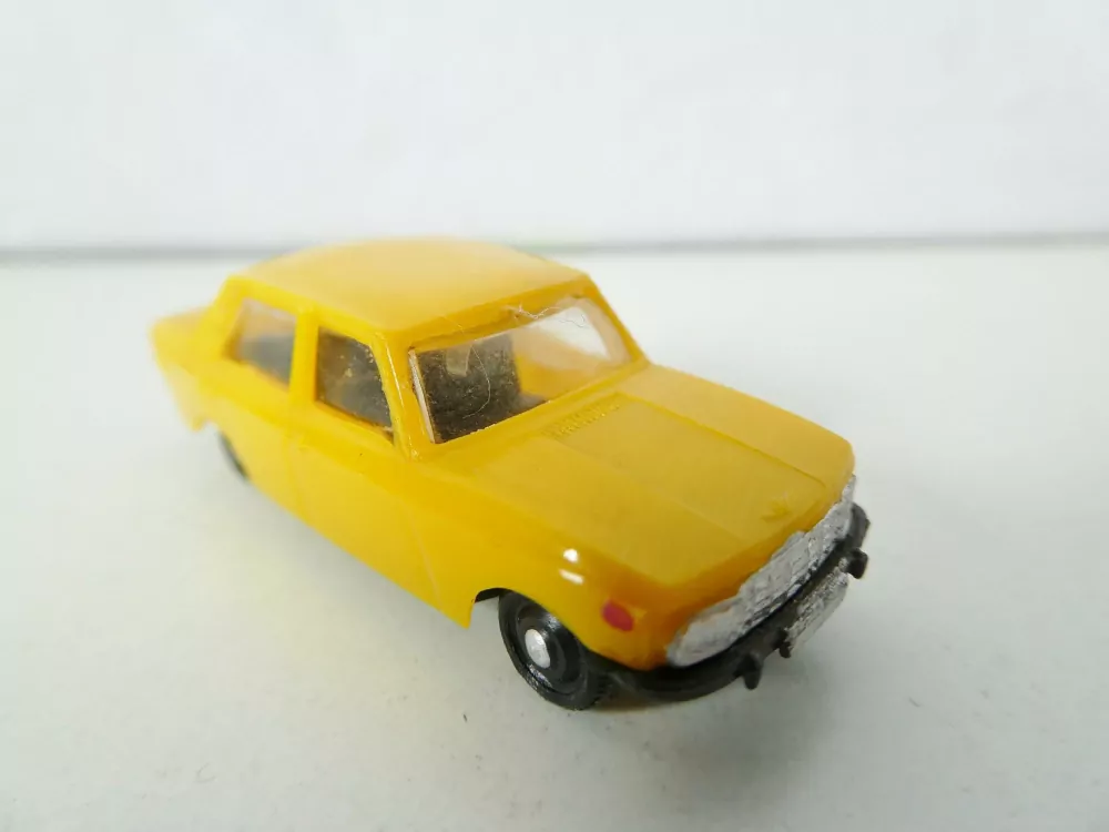 H0 Osobní automobil žlutý Wartburg 353 PĚKNÝ STAV