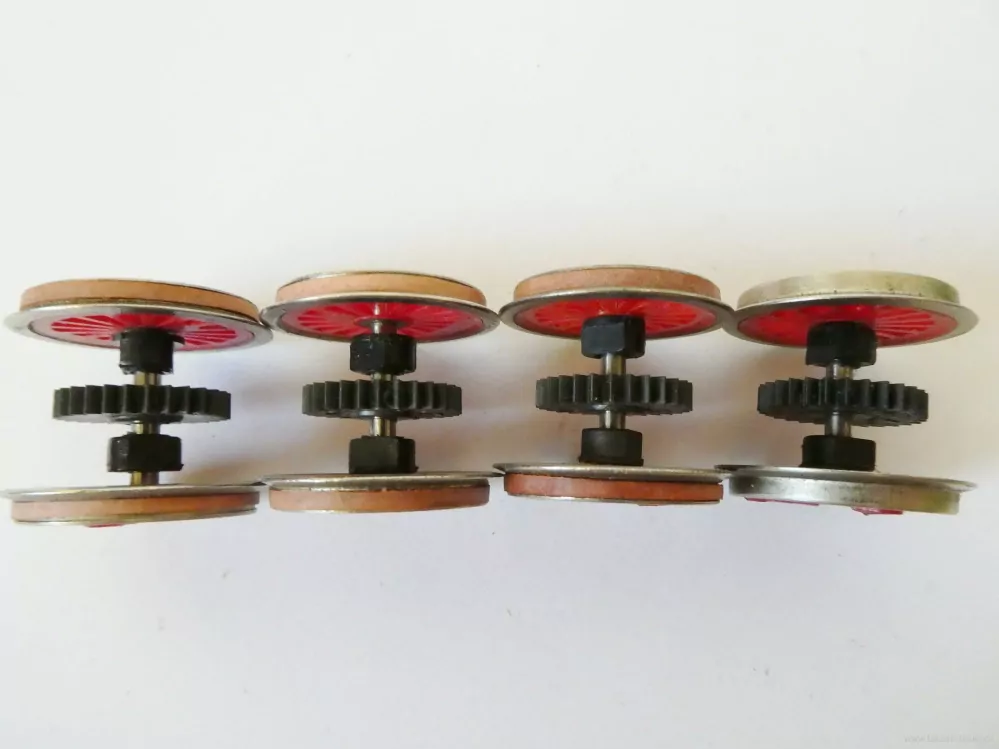 H0 SET 4 ks Náhradní díl - Soukolí na lokomotivy - kolečko - záběrové kolo 