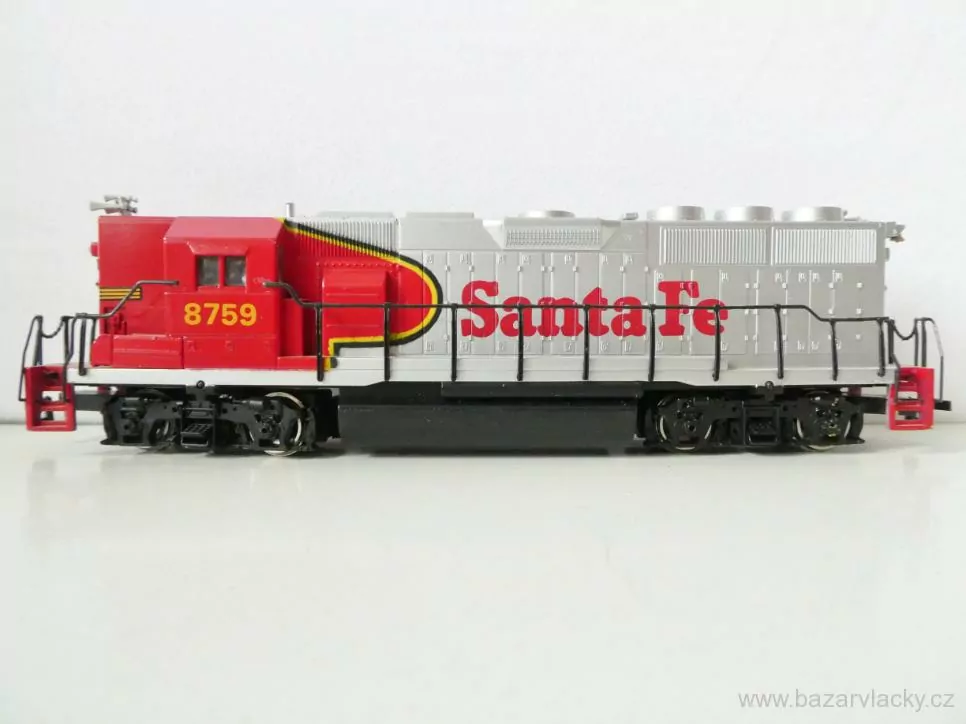 H0 BACHMANN - Dieselová lokomotiva Santa Fe 8759 TOP STAV 