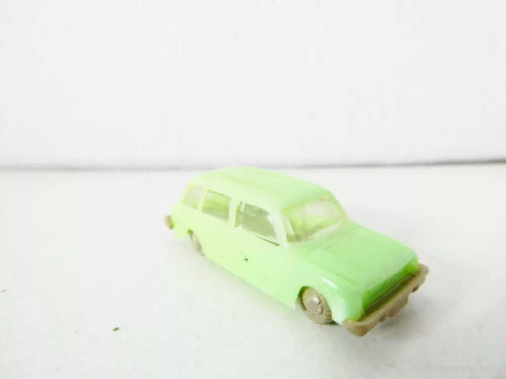 TT Osobní automobil LADA KOMBI zelený