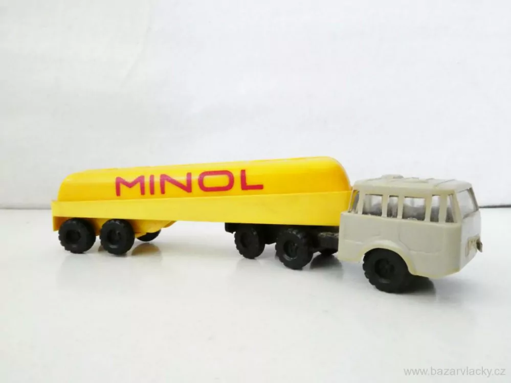 TT Nákladní automobil TATRA 813 66 cisterna MINOL