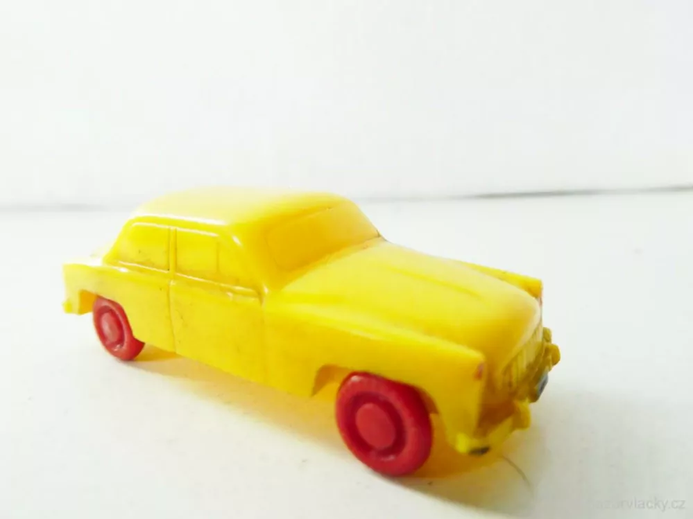 H0 Osobní automobil žlutý starší výroby DDR