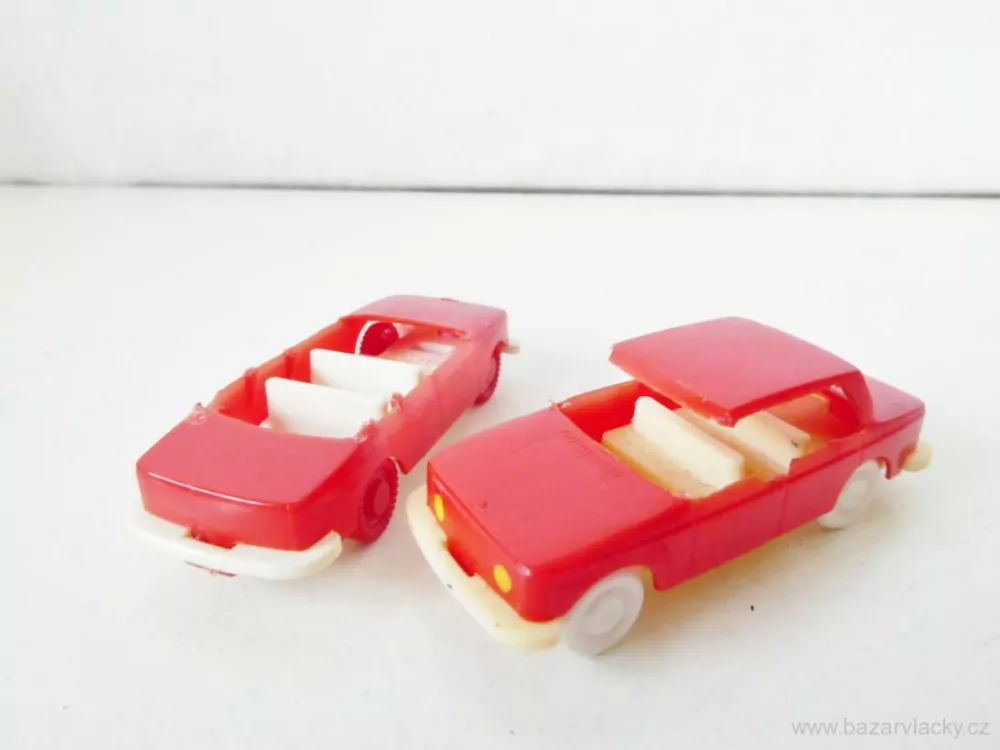 H0 SET 2 ks Osobní automobil Wartburg s poškozením 