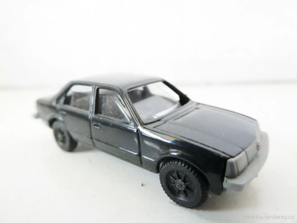H0 FLEISCHMANN Osobní automobil Opel Record TOP STAV