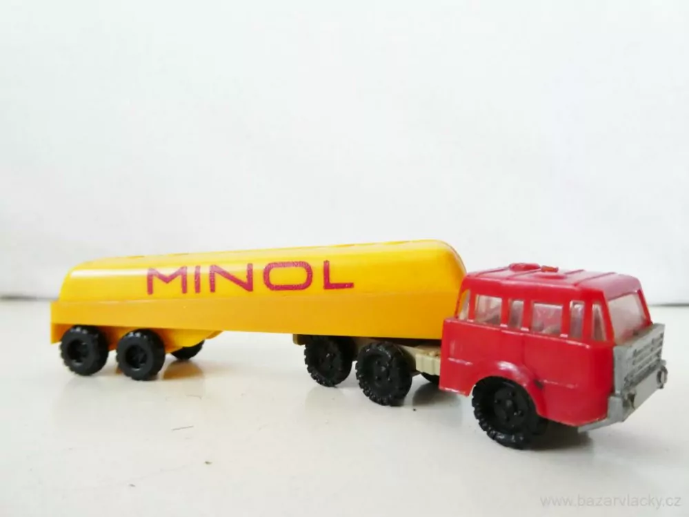 TT Nákladní automobil TATRA 813 66 cisterna MINOL