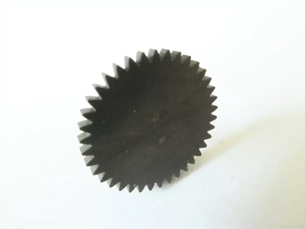 Ozubený převod s čepem délka 15 mm,  průměr 20 mm 1ks