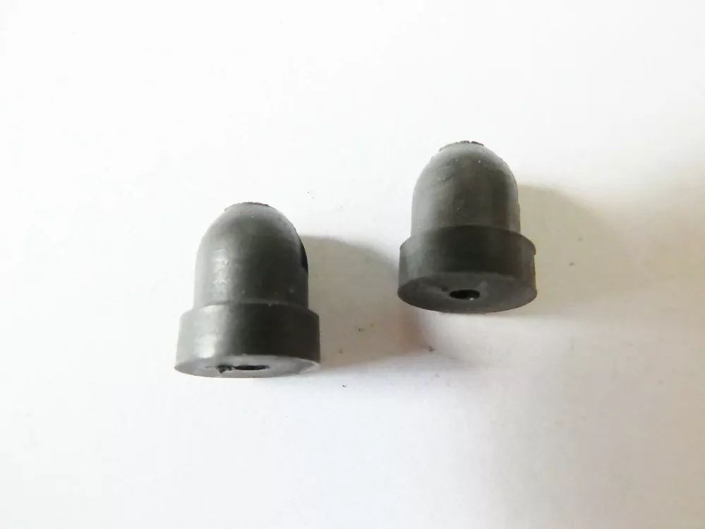 SET 2 ks Plastový náhradní díl délka 9,5 mm, průměr 8 mm