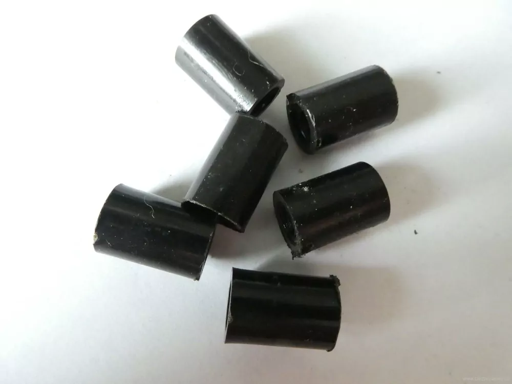 SET 6 ks Plastový díl válec s otvorem délka 14, 7 mm, průměr 10 mm