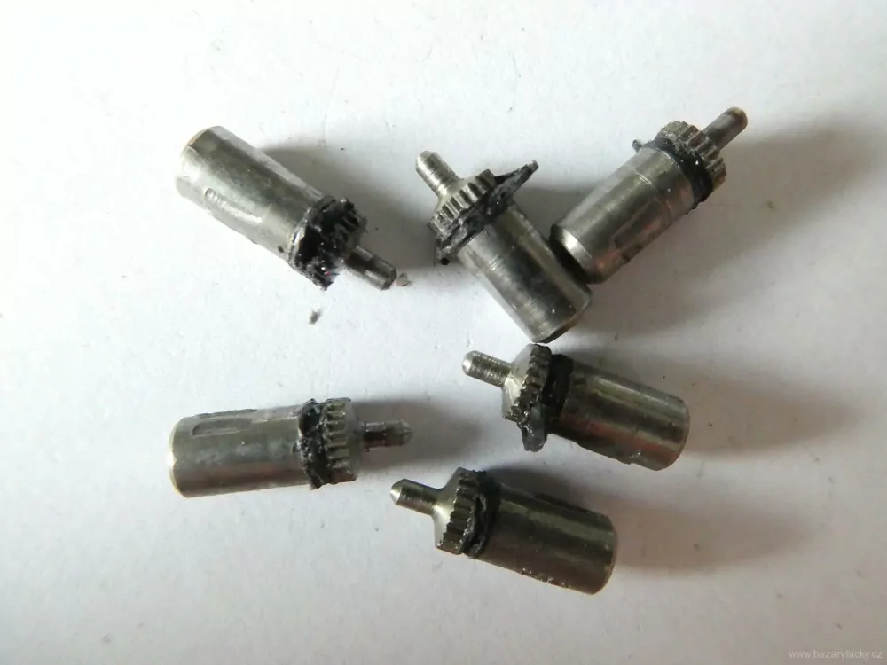 SET 6 ks Kovový náhradí díl s ozubeným kolem délka 11,5, průměr 4,6 mm