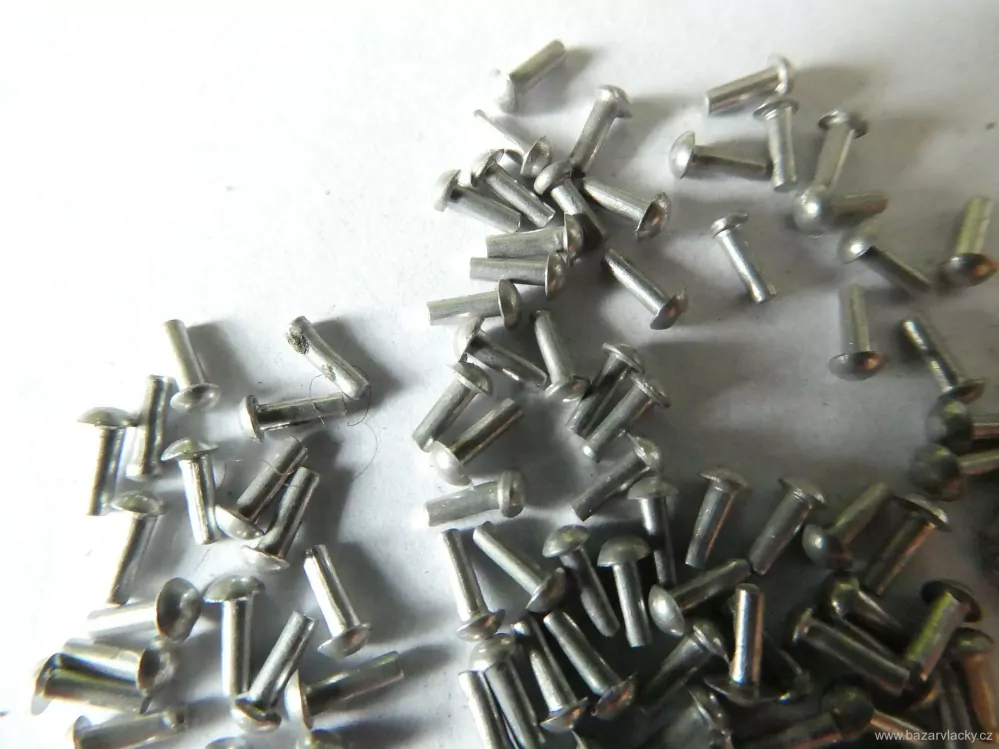 SET 50 ks Mini nýtek délka 4 mm