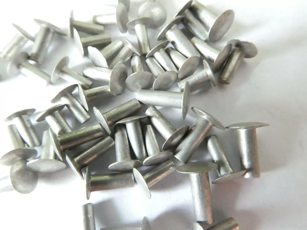 SET 48 ks Nýtek délka 7,5 mm, průměr 2,5 mm