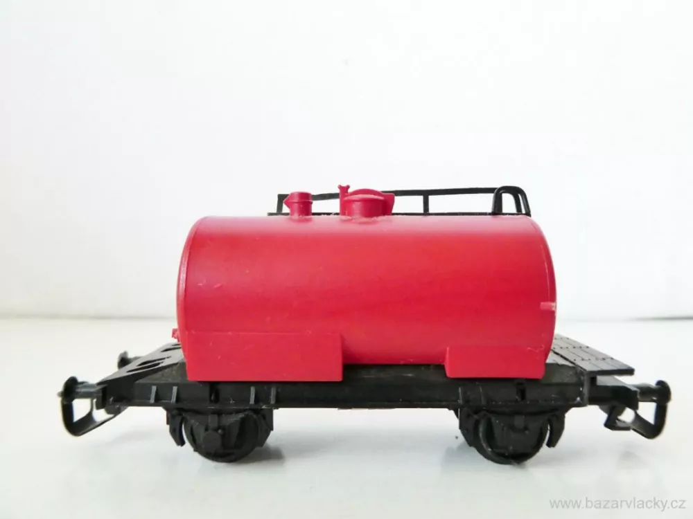 TT BTTB Cisternový vůz červený PĚKNÝ STAV