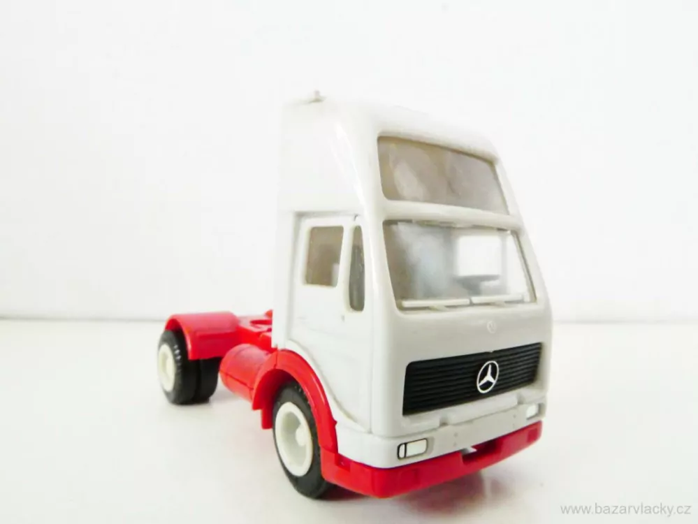 H0 HERPA Nákladní automobil tahač MERCEDES