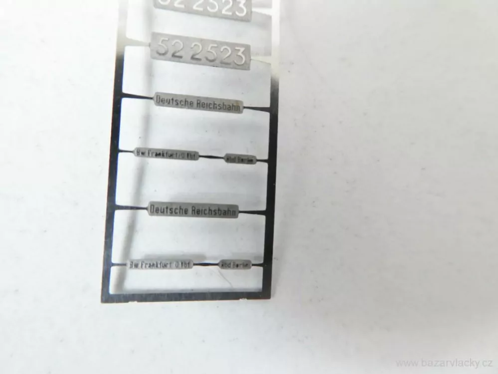 H0 Kovové cedulky na lokomotivu 52 2523 DR - 8 ks v archu NEPOUŽITÉ