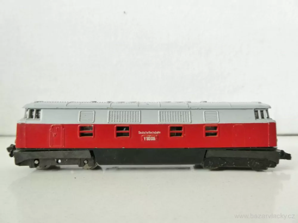 N PIKO Dieselová lokomotiva V 180 006 DR