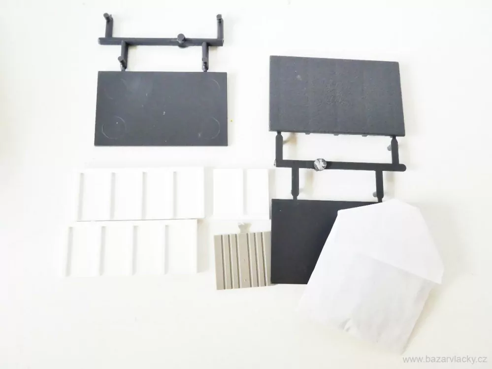 H0 AUHAGEN 11420 Stavebnice - částečně použitá - Garáž s výklopnými vraty