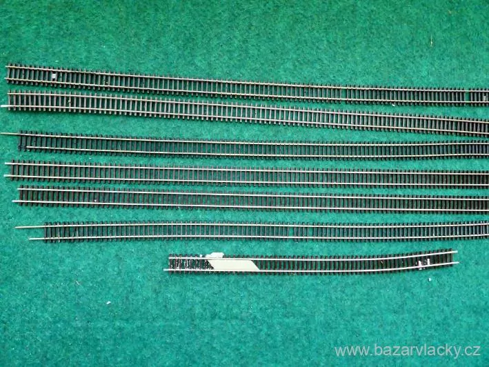 H0 SET 7 ks - ROCO 42200 FLEXI KOLEJ 3 ks a ROCO 42406 DLOUHÁ KOLEJ 5 ks ( cca 46 - 93 cm )