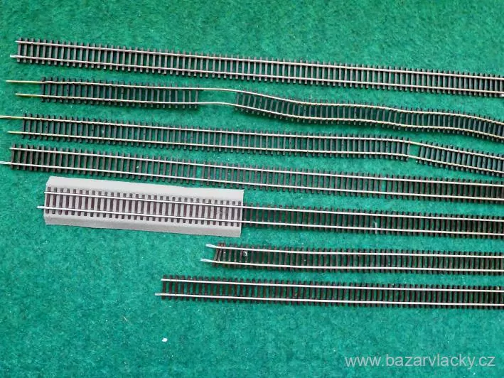 H0 SET 7 ks - ROCO 42200 FLEXI KOLEJ 2 ks a ROCO 42406 DLOUHÁ KOLEJ 5 ks  ( cca 46 - 93 cm )