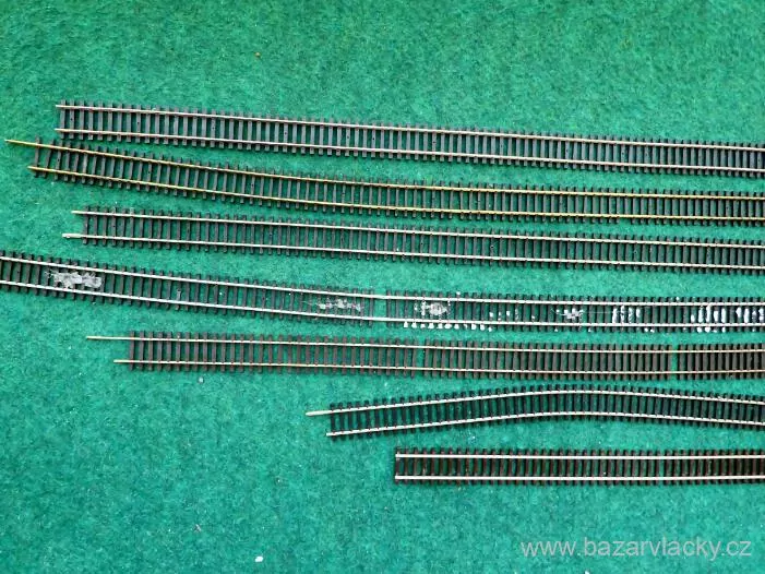 H0 SET 7 ks - ROCO 42200 FLEXI KOLEJ 3 ks, ROCO 4400 FLEXY KOLEJ 1 ks, ROCO 42406 DLOUHÁ KOLEJ 1 ks, ROCO 42201 DLOUHÁ KOLEJ 1 ks a TILLIG 85125 FLEXI KOLEJ 1 ks ( cca 39 - 93 cm )