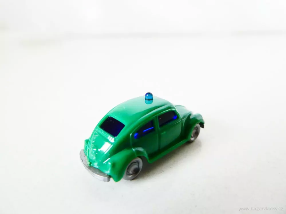 N Osobní automobil VW 1300 BROUK zelený s majákem TOP STAV