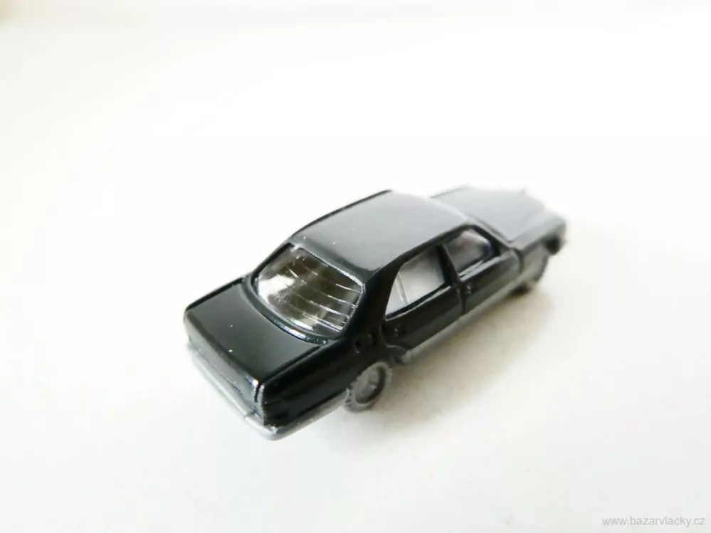 N FLEISCHMANN Osobní automobii MERCEDES 500 černý TOP STAV