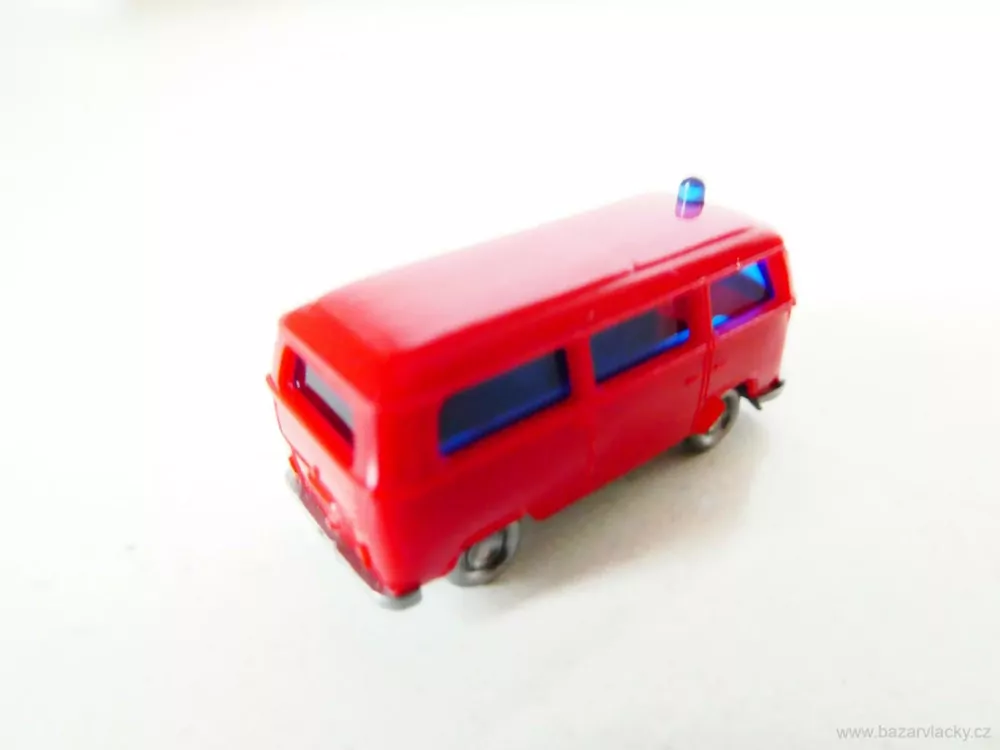 N Automobil VW Transporter červený s majákem TOP STAV