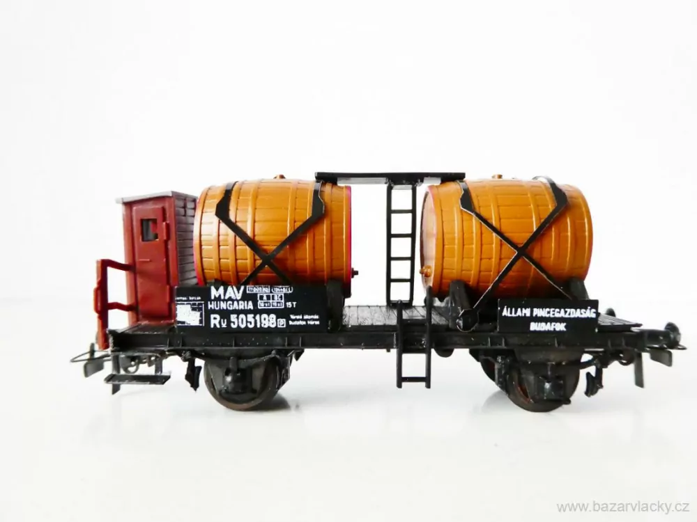 H0 SCHICHT Nákladní vůz na víno s budkou MAV 