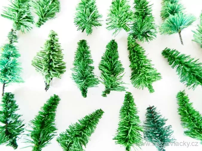 Strom jehličnatý - 20 ks ( 3,5 - 5 cm ) PĚKNÝ STAV