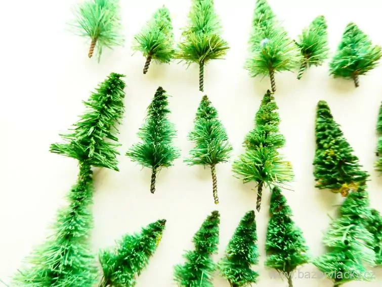 Strom jehličnatý - 20 ks ( 2 - 4 cm ) PĚKNÝ STAV