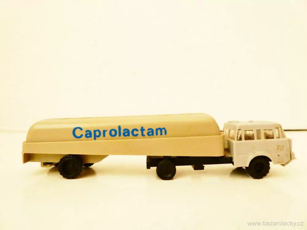TT Nákladní automobil TATRA 813 66 cisterna Caprolastam