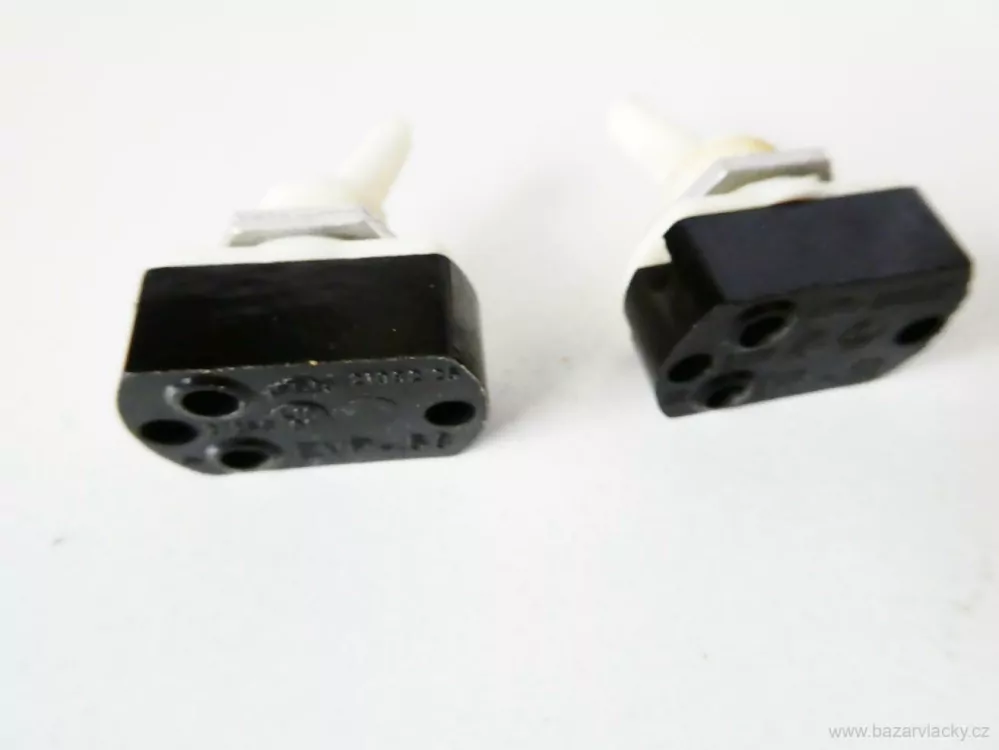 SET 2 ks Páčkový spínač