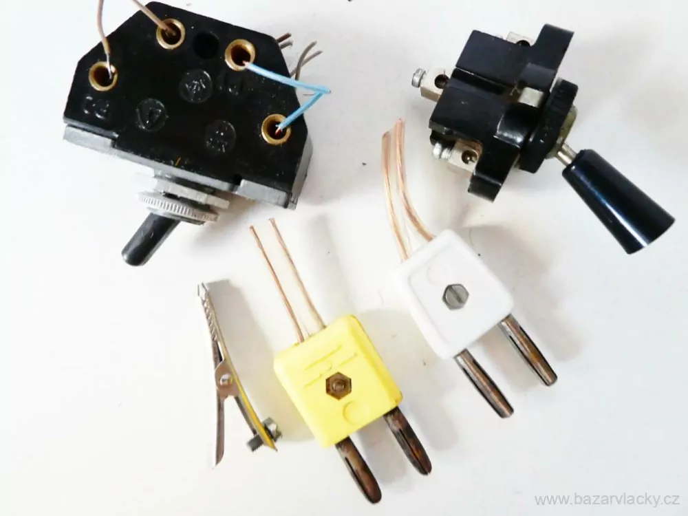 SET 5 ks Páčkové spínače větší + konektory (vše, co je na foto)