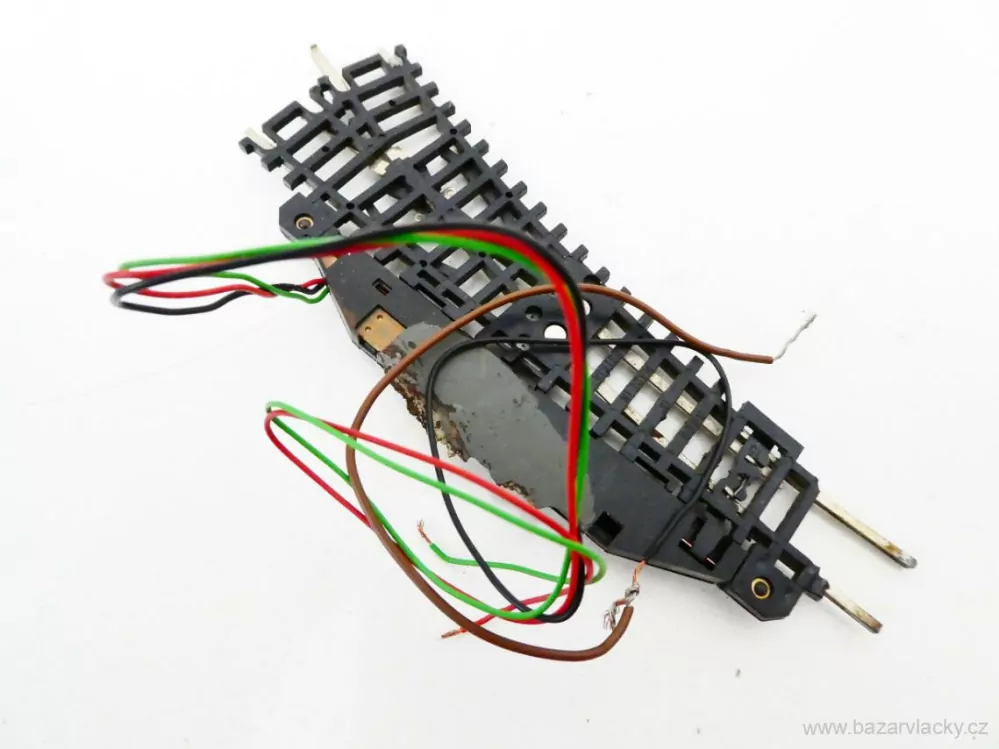 N ROCO Výhybka levá 15° s elektrickým přestavníkem NA OPRAVU NEBO NÁHRADNÍ DÍLY