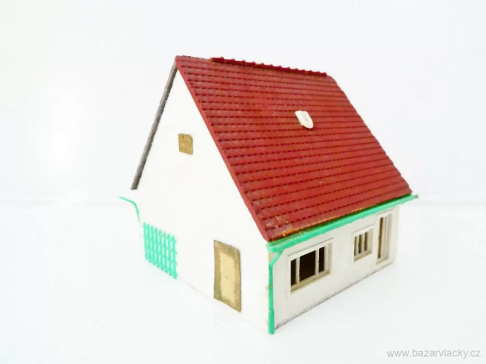 TT Rodinný dům s balkónem