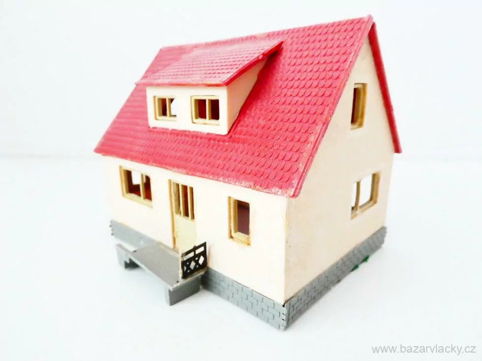 TT Rodinný dům s balkonem