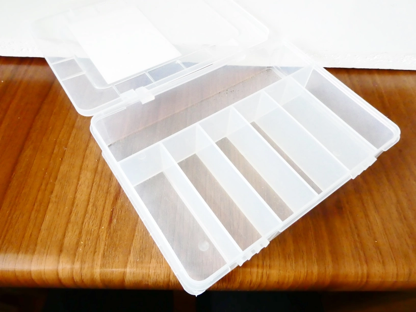 EuroPlus Basic 18/7 Plastový box na náhradní díly průhledný s přihrádkami 18 x 13 x 4 cm PĚKNÝ STAV