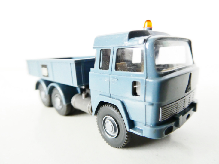 H0 WIKING Nákladní automobil servisní s majákem valník TOP STAV