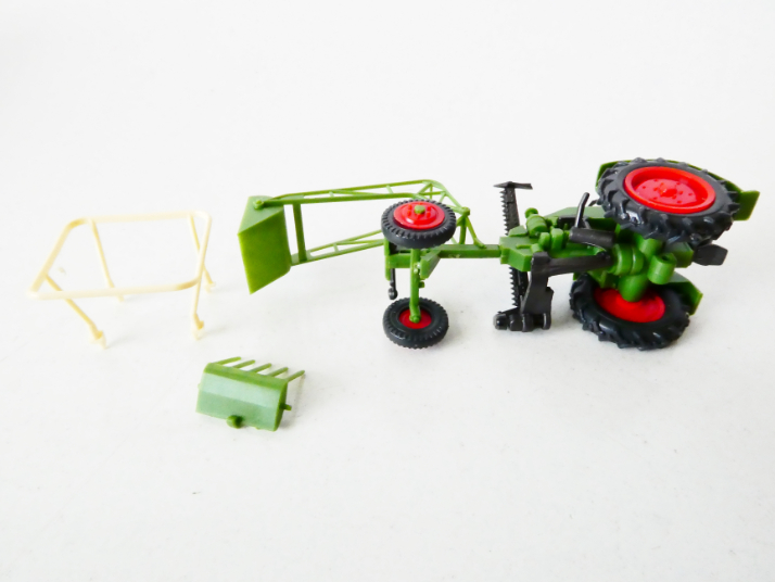 H0 Preiser 17928 Zemědělský stroj traktor s nástavci TOP STAV NOVÝ v krabičce
