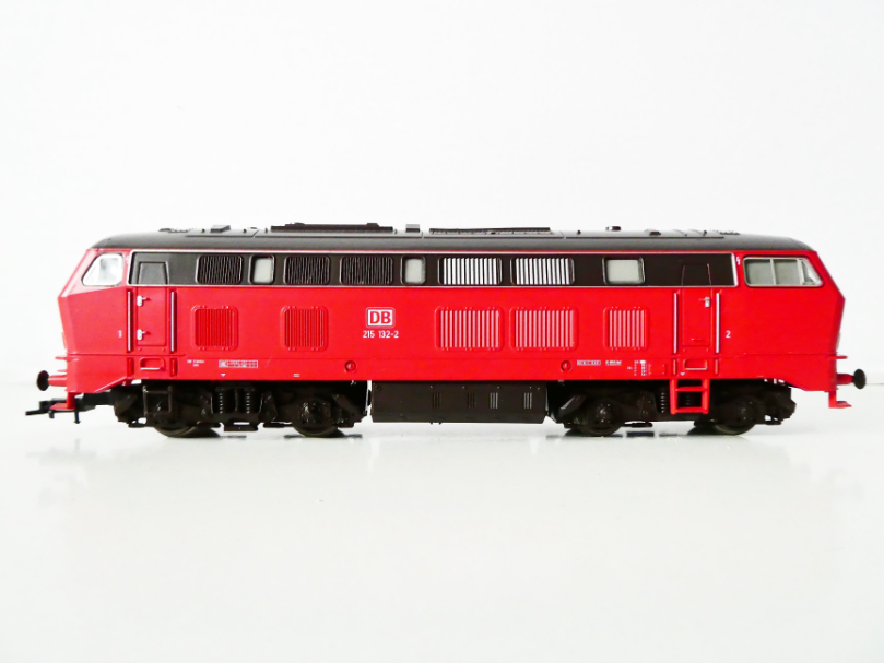 H0 ROCO Dieselová lokomotiva BR 215 132-2 DB TOP STAV
